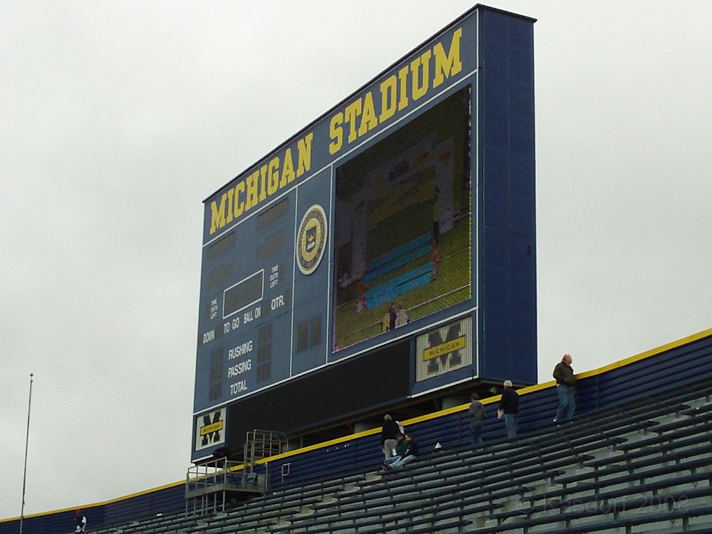 BHGH 2009 0262.jpg - The Big House Big Heat 5 and 10 K race. October 4, 2009 run in Ann Arbor Michigan finishes on the 50 yard line of the University of Michigan stadium.